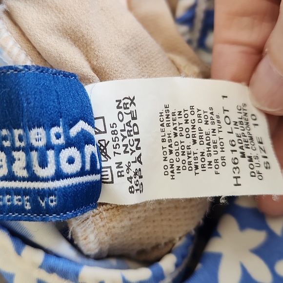 Gabar, Woman's, Sz 10, Swim suit, Light Blue & white Design, W bra insert - Picture 7 of 7